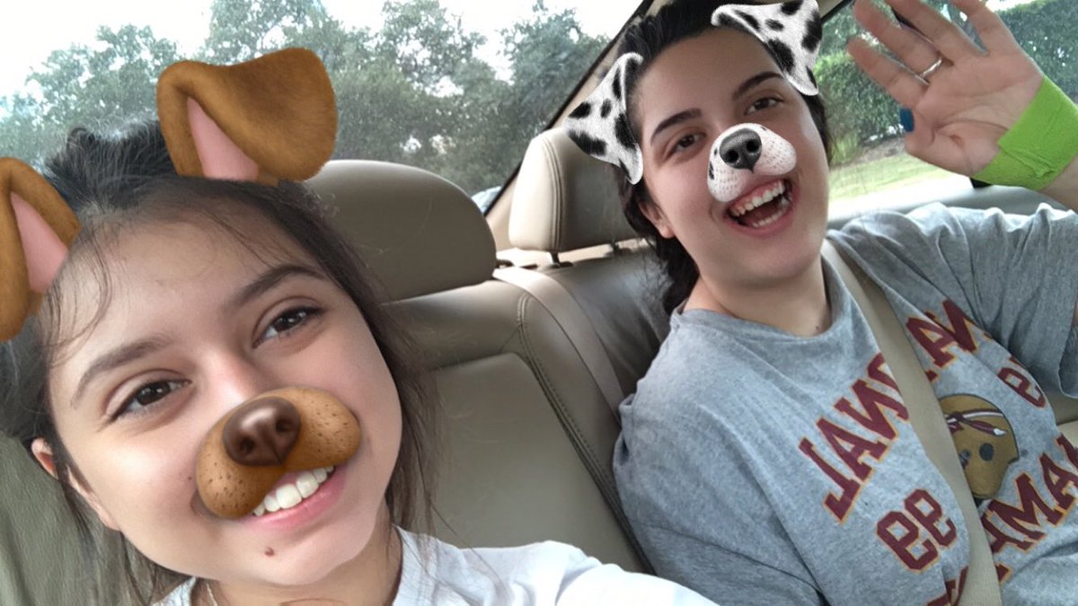 valch_'s tweet image. gabby just got her wisdom teeth out and this is now my favorite picture of us 💙