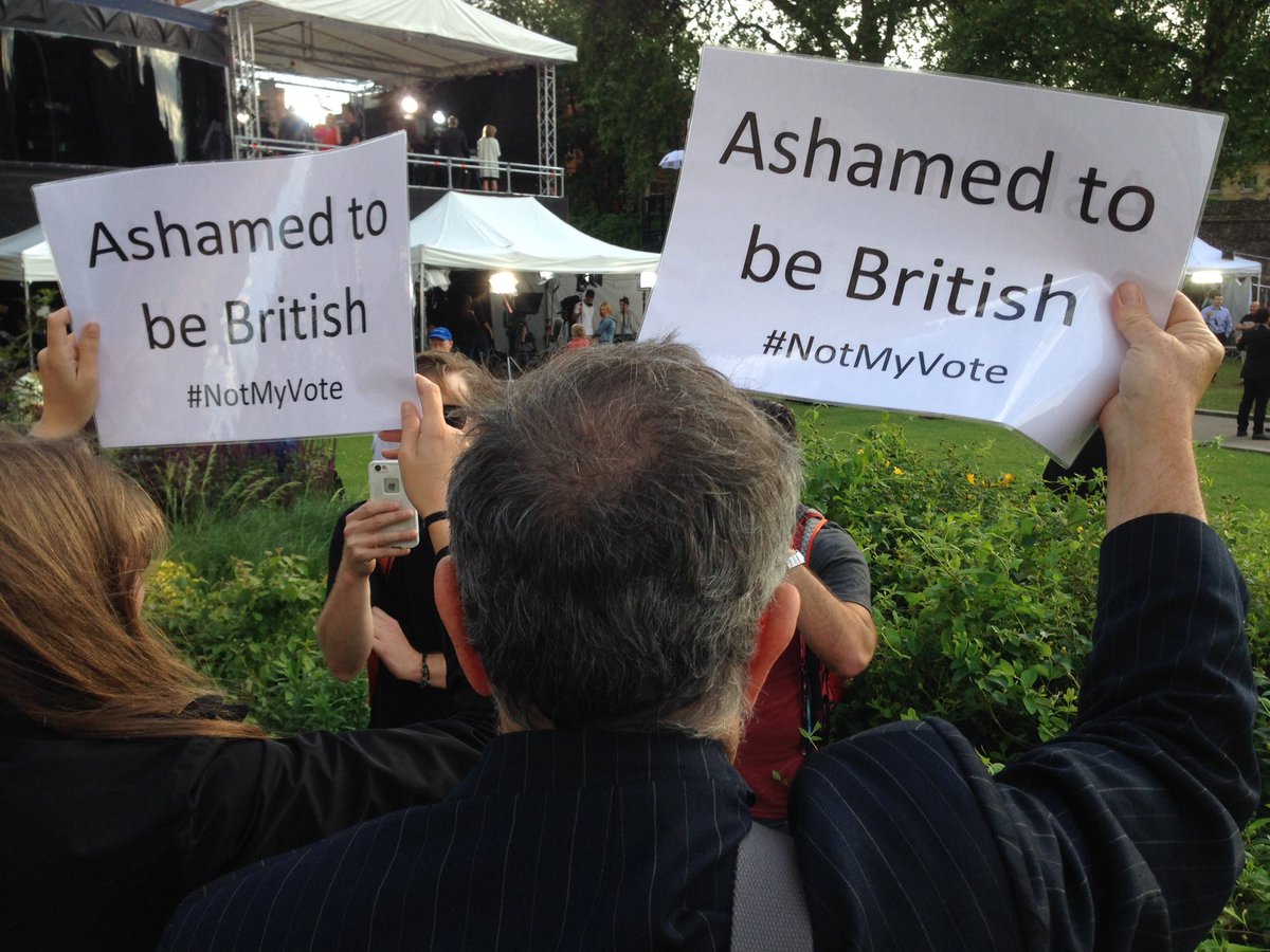 RegisDeRath's tweet photo. Le nouvel ashtag #NotMyVote des Britanniques honteux du #Brexit #RTBFinter https://t.co/Ll4cYuCyaV