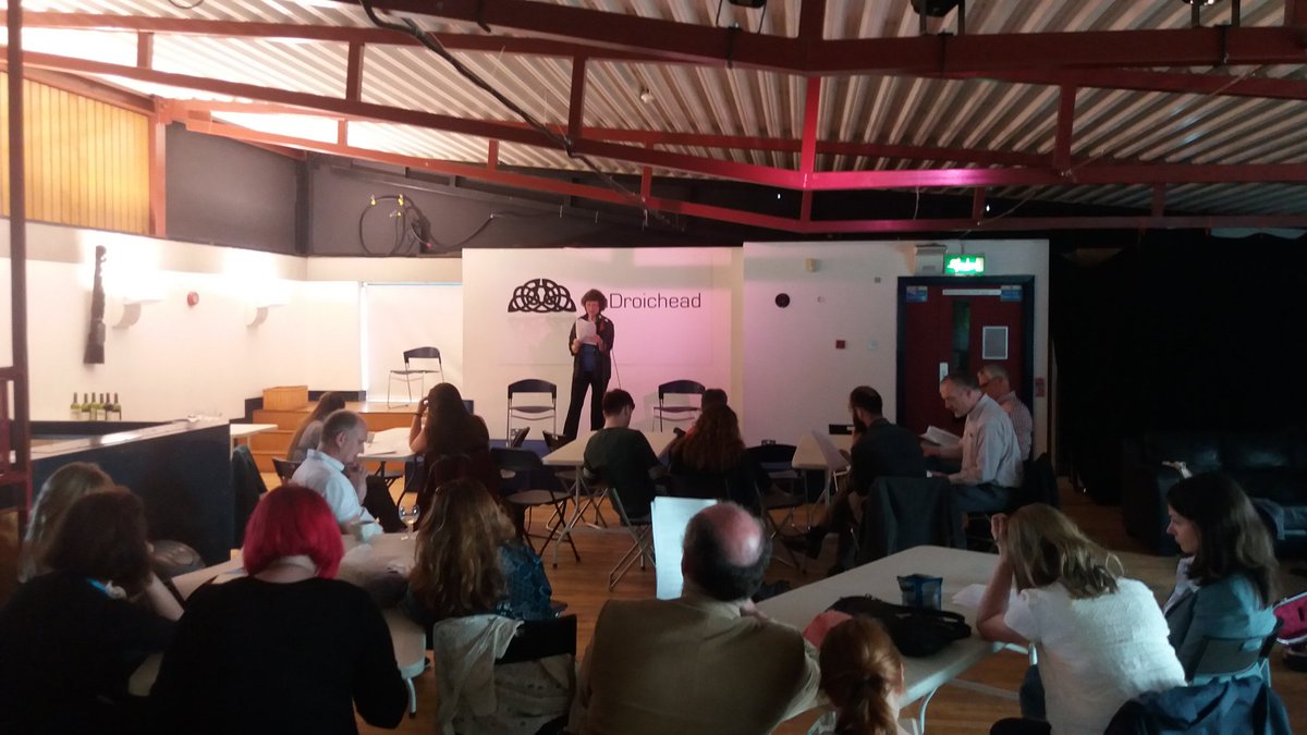 Newcrops's tweet photo. Agus Biddy Jenkinson ag rá cúpla dán @an_droichead #Gaeilge #speisialta #filíocht https://t.co/hX3eTRW5G7