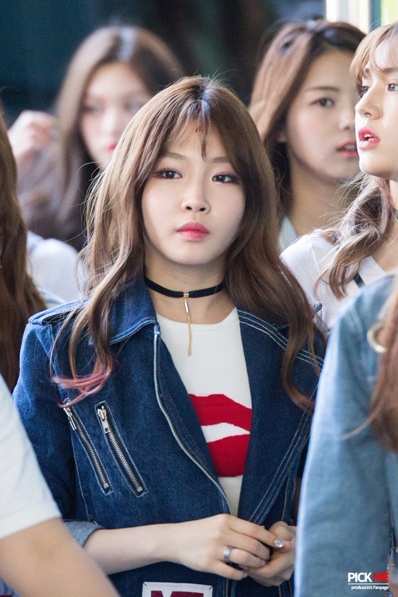 dear_chungha's tweet photo. 바라볼 수는 있지만
가까이할 수는 없다.
그 간격 속에
빠져 죽고 싶다.
 
간격, 이정하 https://t.co/hM5U2DzxtM