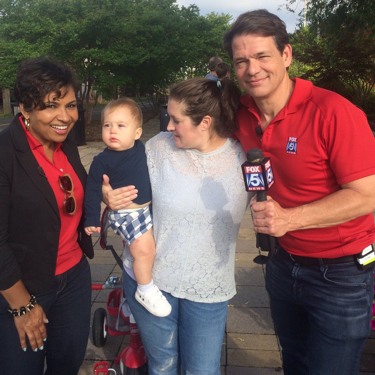 DCAllisontv's tweet image. Our #FOX5First5 is giving me major #SideEye 😂😂 Henry is a #MajorCutie