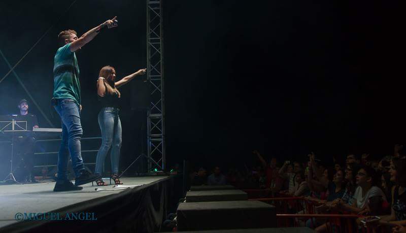 PepiRom's tweet photo. Se puede ser más grandes??!! No cabía ni un alfiler. Oleeee. #girapositivo @KikoyShara @KikoyShara https://t.co/LnZFZ065r6