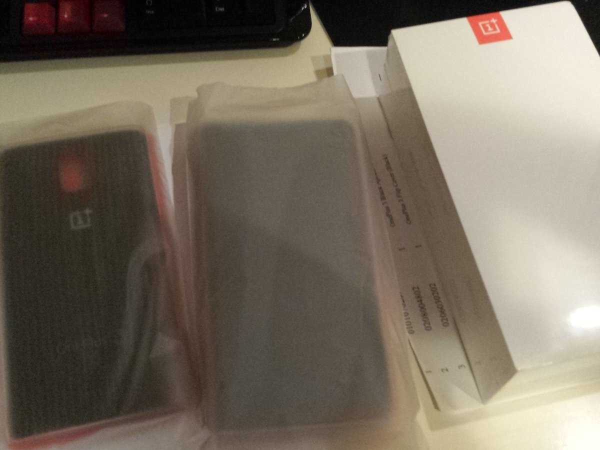 realMaHoW's tweet photo. Yeah that's a @oneplus 3, I've only found one problem with this phone: it's not mine 😃 https://t.co/JKswILmQdg