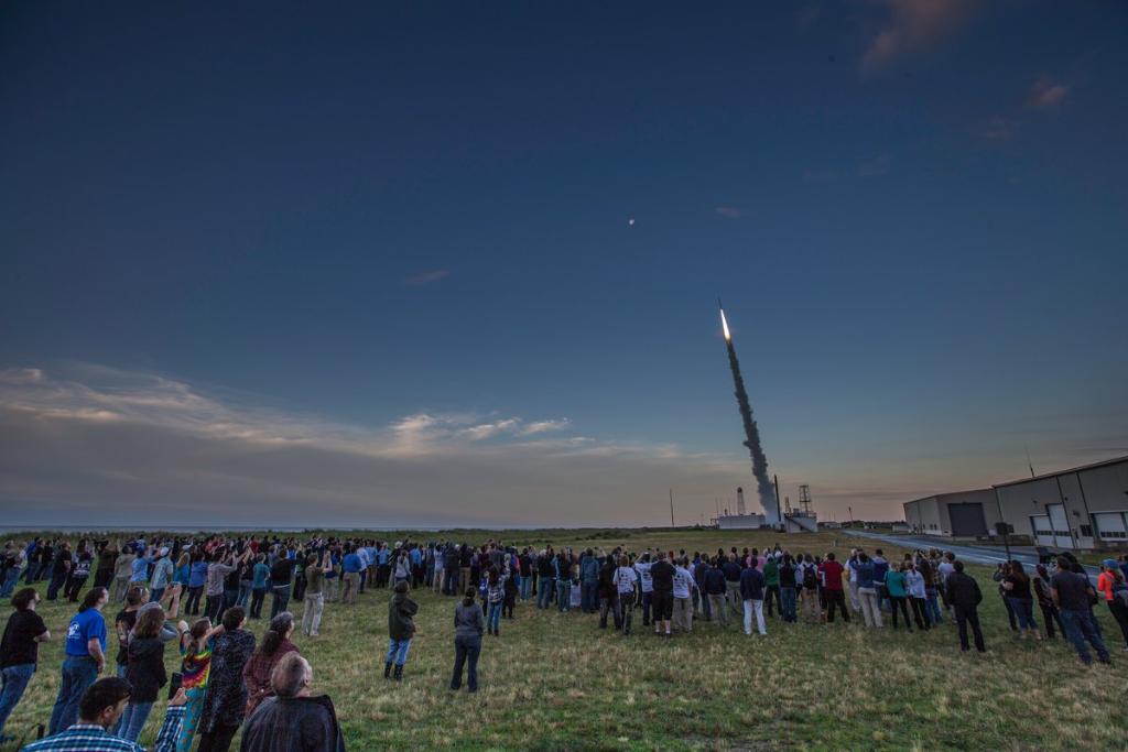 This morning, the #RockOn mission with student experiments launched from @NASA_Wallops: go.nasa.gov/28RVBYT