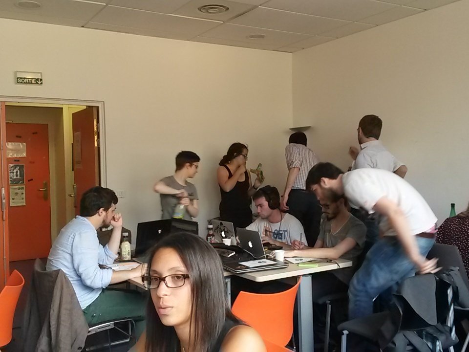 CRIGLaSS's tweet photo. Brainstorm ongoing! #DITscience #biodesign #mecathon #GLASS2016 https://t.co/h3wdeAQBag
