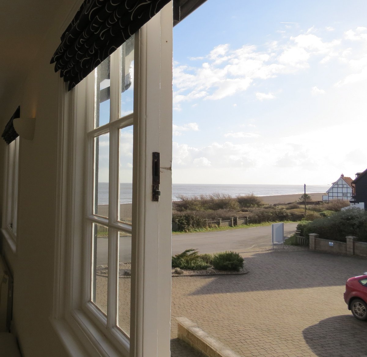 2 Truman Lodge – Sleeps 4, Sea views, Dog Friendly, Located at the heart of Thorpeness bit.ly/1Hnz1Sg