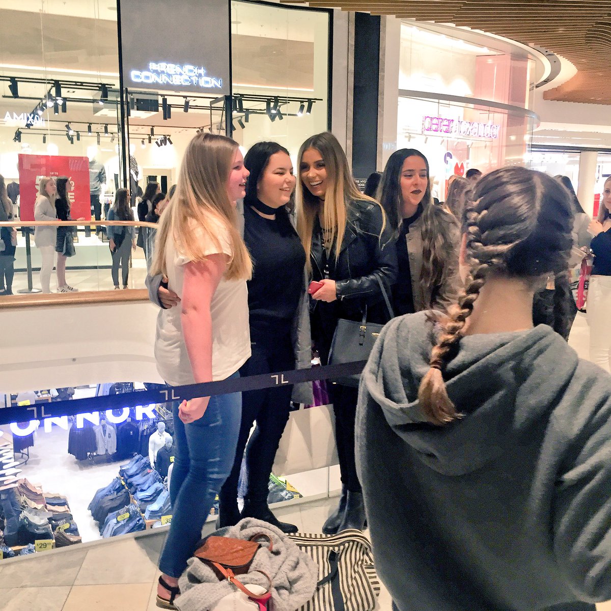Steph_Buchan's tweet photo. @danimansuttii 2 days ago I saw this amazing lady, she is my world she's helped me through a lot. I love you Dani 💕😘 https://t.co/yNSFjgVbkt