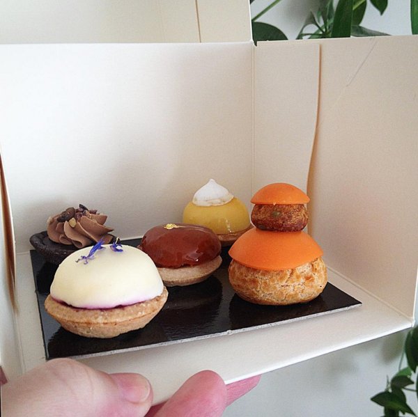 Happy de voir <a href="/JONATHANBLOT/">JONATHAN BLOT</a> &amp; Acide au classement des 12 meilleures #pâtisseries de #Paris 🍰 buff.ly/28VrCEf