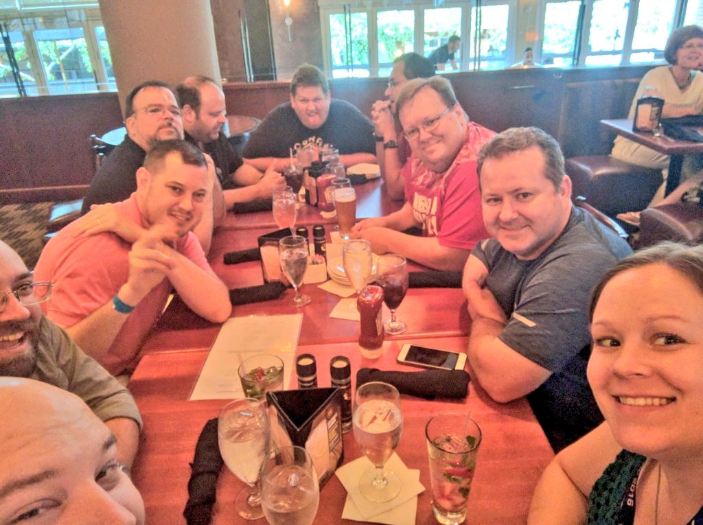 MEKergosien's tweet photo. Another great night in #KansasCity all thanks to #KCDC16! #dinedowntownkc #KCPowerAndLight #GeeksKnowHowToHaveFun https://t.co/W4slw1Enr8