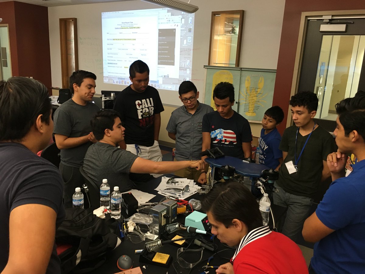 Javier_Montiel1's tweet photo. Linking MX students from @TecXotic @TecMty_CVA &amp; @PasadenaISD_TX  with @matecenter &amp; @nasa to coach water-robots https://t.co/NaBOL52IOy