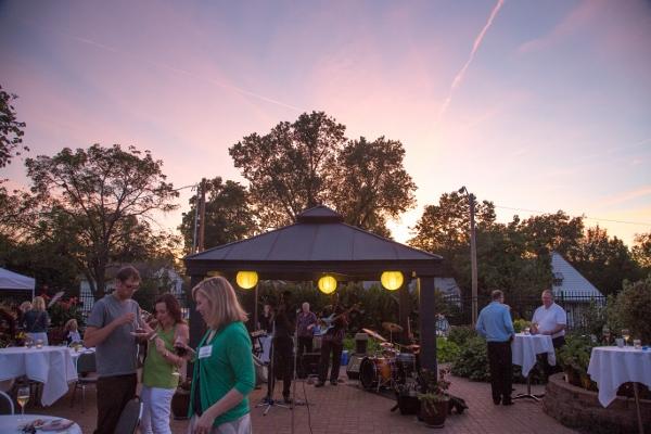 KC_Gardens's tweet image. Gardens at Sunset, Beanstalk Garden, and Mulching your Garden! Read more: conta.cc/28T4dU0