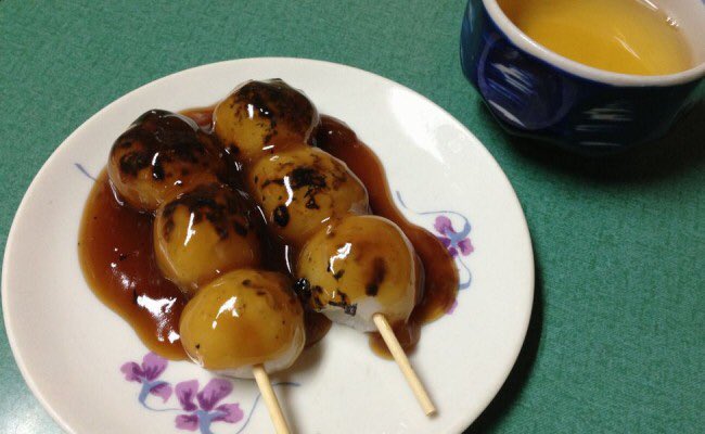 HappyTravelJP's tweet photo. Nichieido
long standing ”Mitarashi Dango” store. https://t.co/lpFQtTIwMa #Japan #Kyoto https://t.co/ZFsyLqKIgy