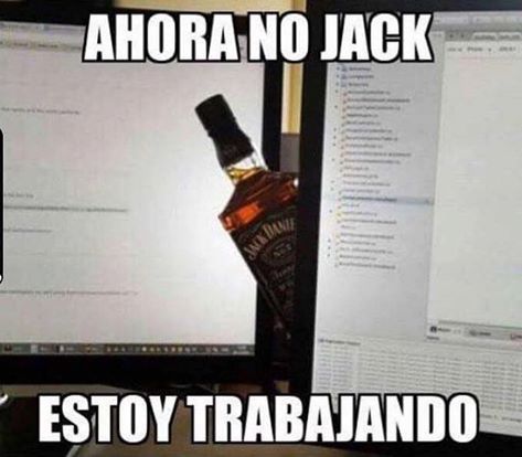 Angiebluu's tweet photo. Es viernes el cuerpo lo sabe y también sabe que estoy trabajando a las 9:30am! Tranquilo Jack, no molestes! https://t.co/3b351J8qLb