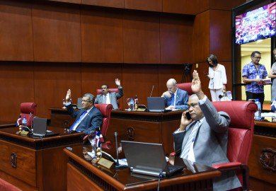EncuestaSuero's tweet photo. Senadores buscan modificar su plan de pensiones; aumentarían aportes. Increíble y el país esperando su plan D retiro https://t.co/cWnaR1bJyW