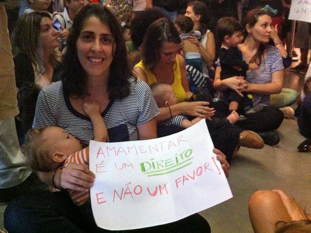 EscreveDesiree's tweet photo. Agora é lei! 
Toda mulher tem o direito de amamentar seu filho onde quiser! https://t.co/uZVwozrkuT https://t.co/PpyxcZS2GL