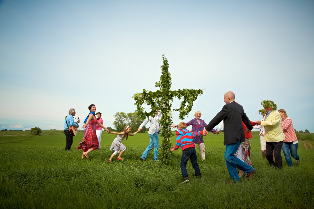 swedennewyork's tweet photo. Glad #midsommar! Happy #SwedishMidsummer! Photos: https://t.co/DkznaMEbpt https://t.co/Q5zapvyhBl