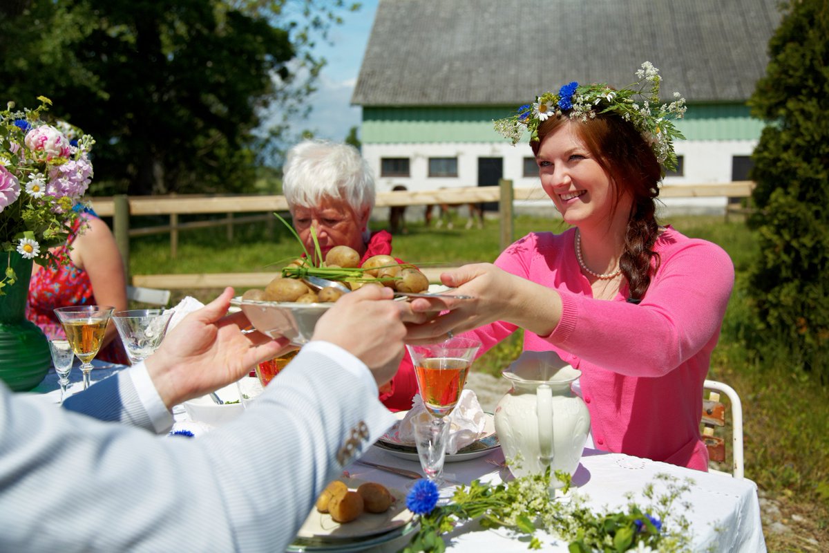 swedennewyork's tweet photo. Glad #midsommar! Happy #SwedishMidsummer! Photos: https://t.co/DkznaMEbpt https://t.co/Q5zapvyhBl