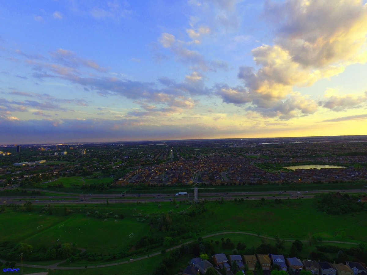 evaprocks's tweet photo. I guess I like Skies and Clouds #sunset #cloud #photography #drones #aerial #evaprocks #FridayFeeling #HappyFriday https://t.co/4wGVLpQHgO