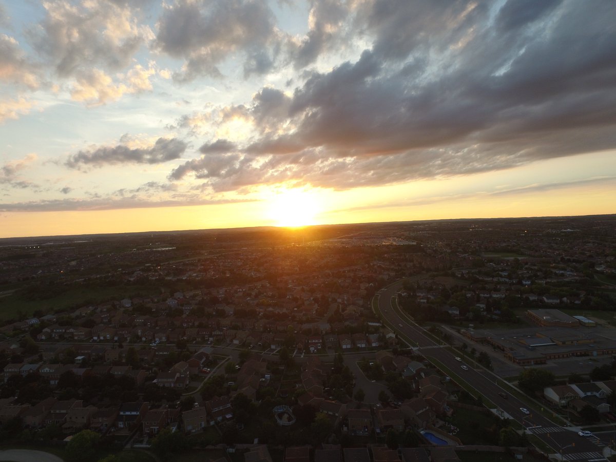 evaprocks's tweet photo. I guess I like Skies and Clouds #sunset #cloud #photography #drones #aerial #evaprocks #FridayFeeling #HappyFriday https://t.co/4wGVLpQHgO