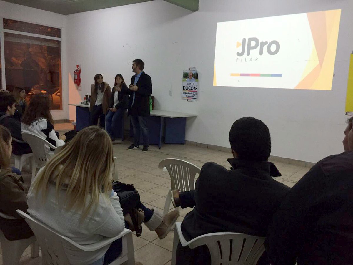 JProPilar's tweet photo. ¡Encuentro de jóvenes! Somos muchos los que soñamos y nos comprometemos a trabajar juntos por Pilar 😀 @NicoDucote https://t.co/BZTVqv9nSL