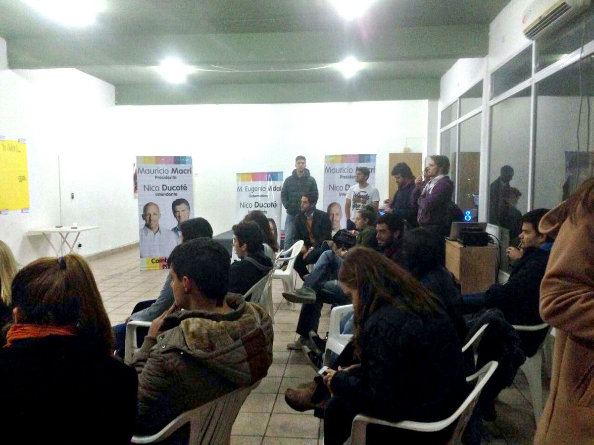 JProPilar's tweet photo. ¡Encuentro de jóvenes! Somos muchos los que soñamos y nos comprometemos a trabajar juntos por Pilar 😀 @NicoDucote https://t.co/BZTVqv9nSL