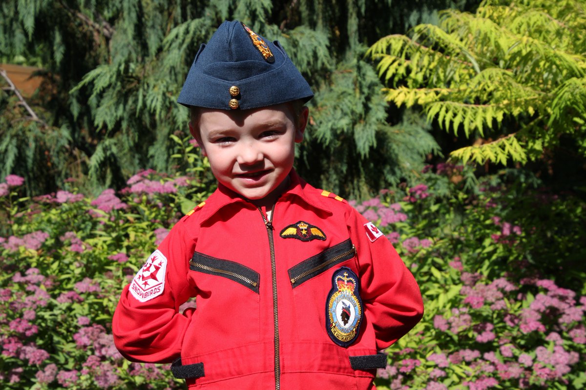 eddyandme's tweet photo. @8WgQIAS2016 @RCAF_ARC @THE3JET @THE10JET making the roadie to YTR #cantwait #futureSnowbird https://t.co/4kQs9Hq2Pv