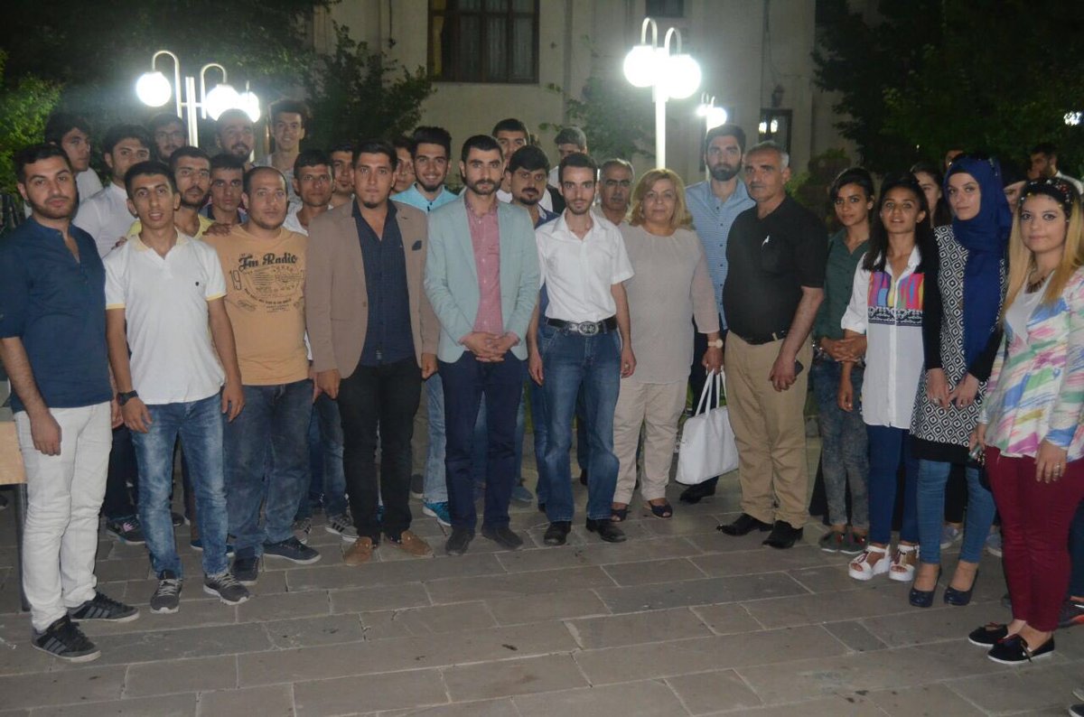 AKGenclik021's tweet photo. Bağlar İlçe Başkanlığının Düzenlediği İftar Programı'nda İftarımızı İl Gençlik KollarıBaşkanımız ve Gençlerle Açtık. https://t.co/EgbCsAALZW