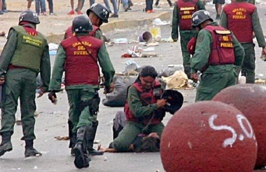 Mitzy. #24Jun Día del Ejército, vale recordar que su sitio son los cuarteles y su función la defensa del pueblo