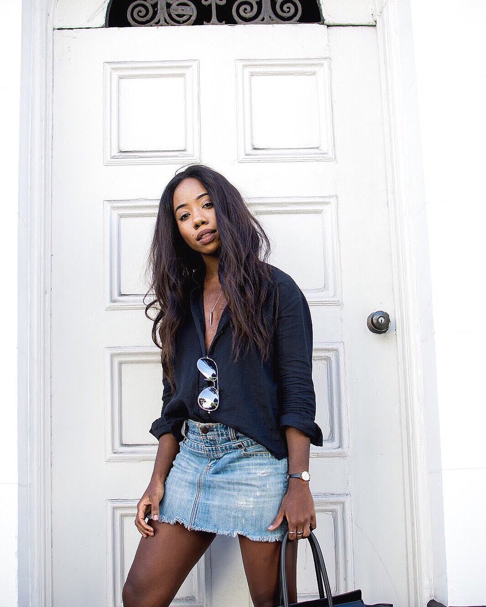 THESTYLEOFFDUTY's tweet photo. Good morning! New blog post featuring my favorite denim skirt 🌸🌴 link in bio! #fashion #fashionblogger #tgif #style https://t.co/z26w8lPJZV