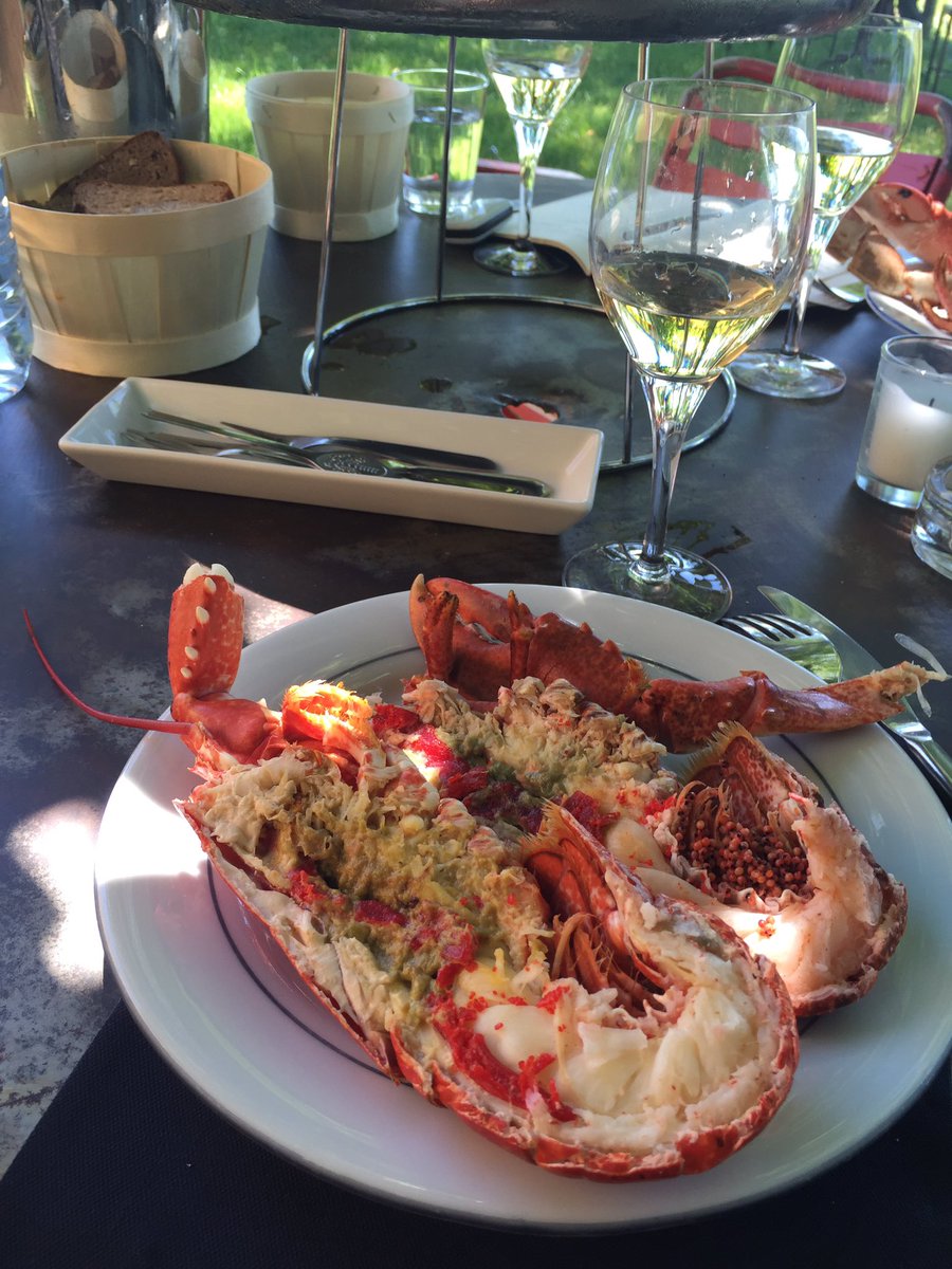 Unexpected treat of first class seafood in a vineyard <a href="/L/">I have but one letter. It is L</a>'huitre et la Vigne, Dom.du Père Benoit St Hilaire D'Ozilhan