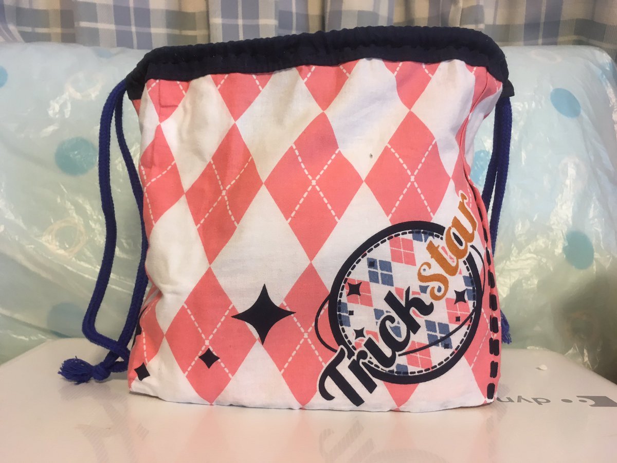 すすき 着ぐるみ 次回ｲﾝﾃ5 30 Twitter પર 布用ボンドでつくるハンカチリメイク トリスタの立体巾着編 お待たせ致しました 今回は沢山質問頂いた巾着の作り方です 縫い物が苦手な方も作れるようにしている代わりに工程が多いです ミシンがある方は適当に飛ばして