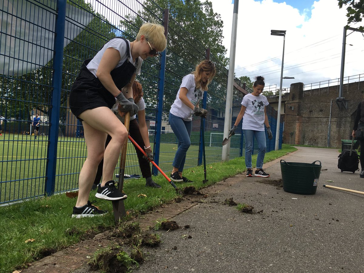 Anne_LineC's tweet photo. Edging, weeding, sweeping #Performicshelps cc @Performics_EMEA https://t.co/XkYjCpC4D4