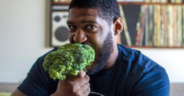 “300-Pound Vegan” David Carter Shares Meat-Free Tips on Beefing Up buff.ly/28XSulT