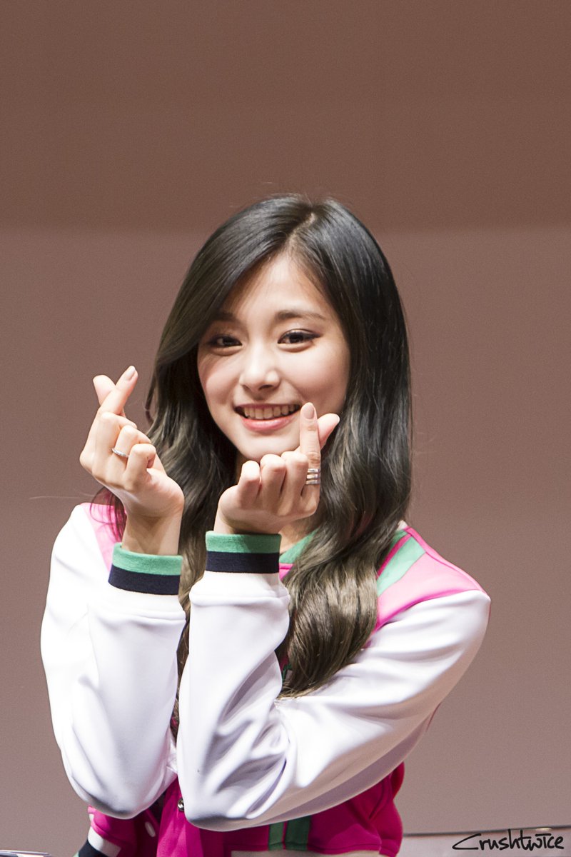 [트와이스] 정확히 1년전 오늘 9명의 소녀들의 모습과 현재 | 인스티즈