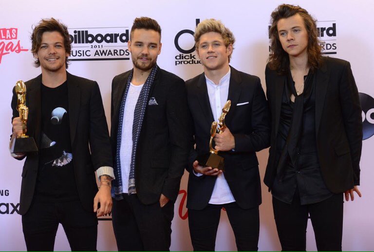 bernacerensrtma's tweet photo. Söz verdiniz  #1DStayWithUs https://t.co/ynyyGhHvXL