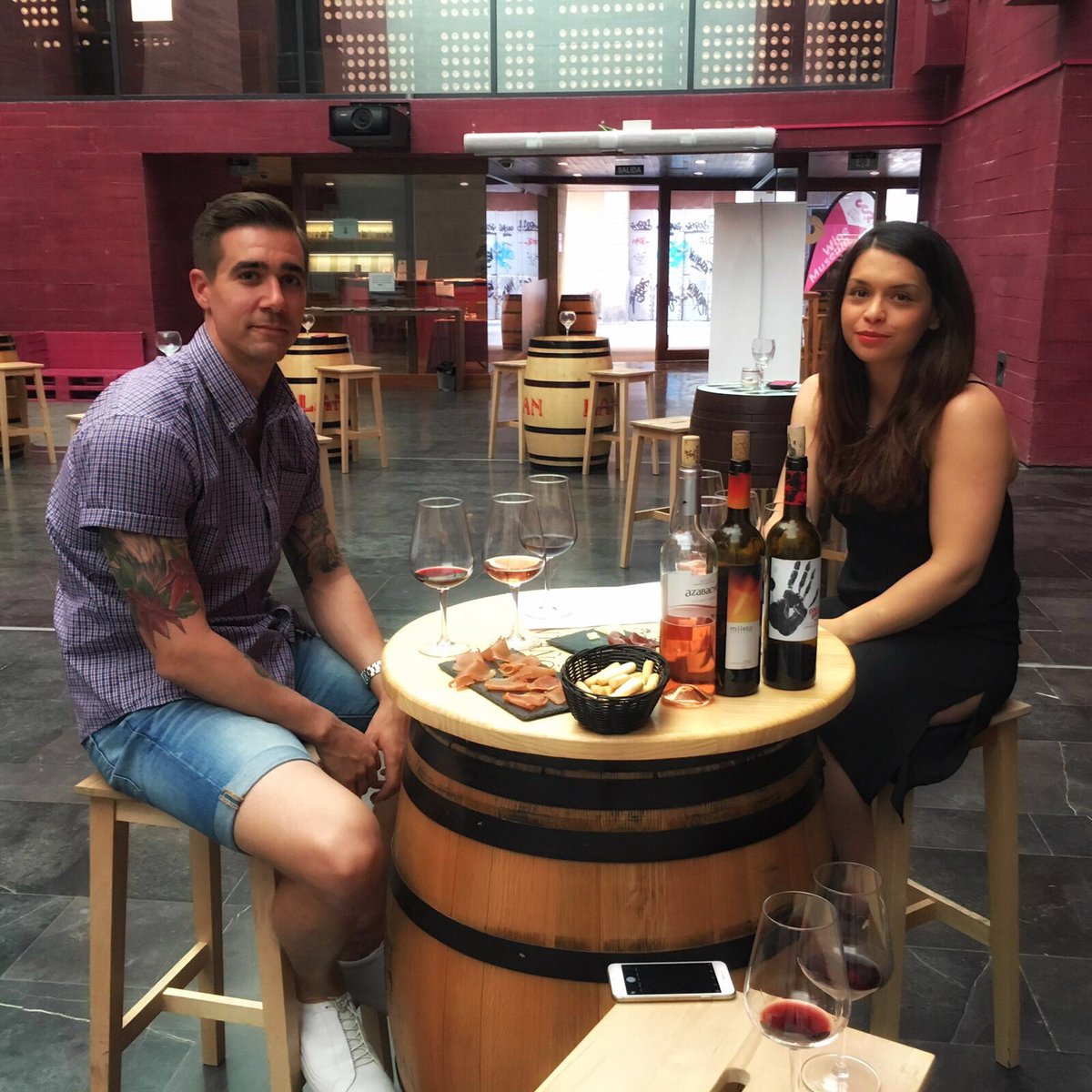 Turistas #Suecia degustando nuestros caldos #Rioja #visitaCCR