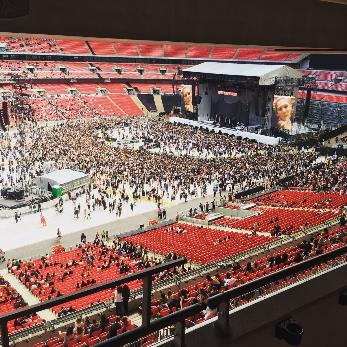 Rihanna's Got To Be EMBARASSED. . . Look How EMPTY Her Concert Is