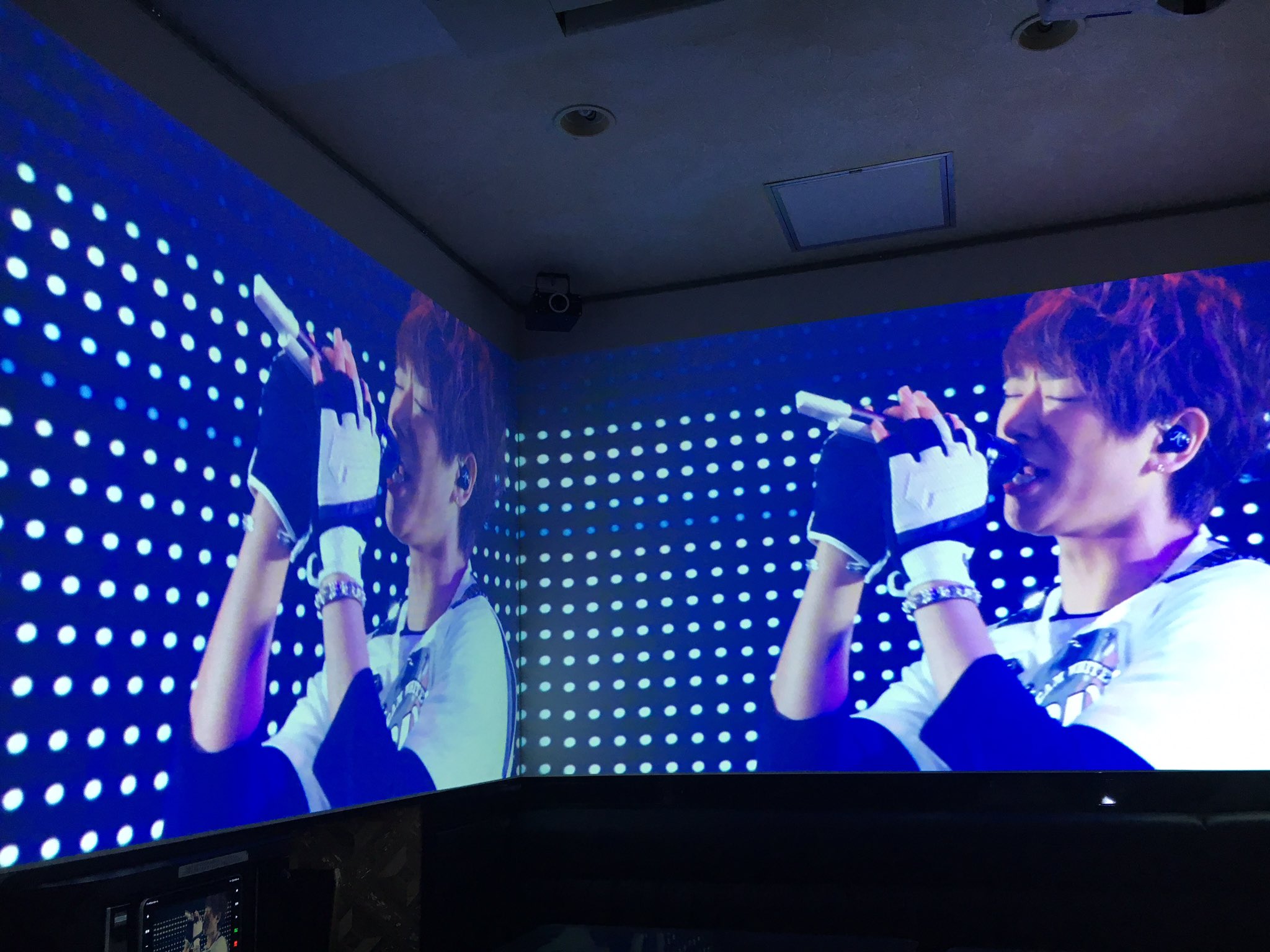 なつを カラオケ館のデュアルモニタールーム お初にお目にかかりました よき 見るのに必死でいい写真は撮ってないけど 笑 なつを カラオケ館のデュアルモニタールーム お初にお目にかかりました よき 見るのに必死でいい写真は撮ってないけど 笑