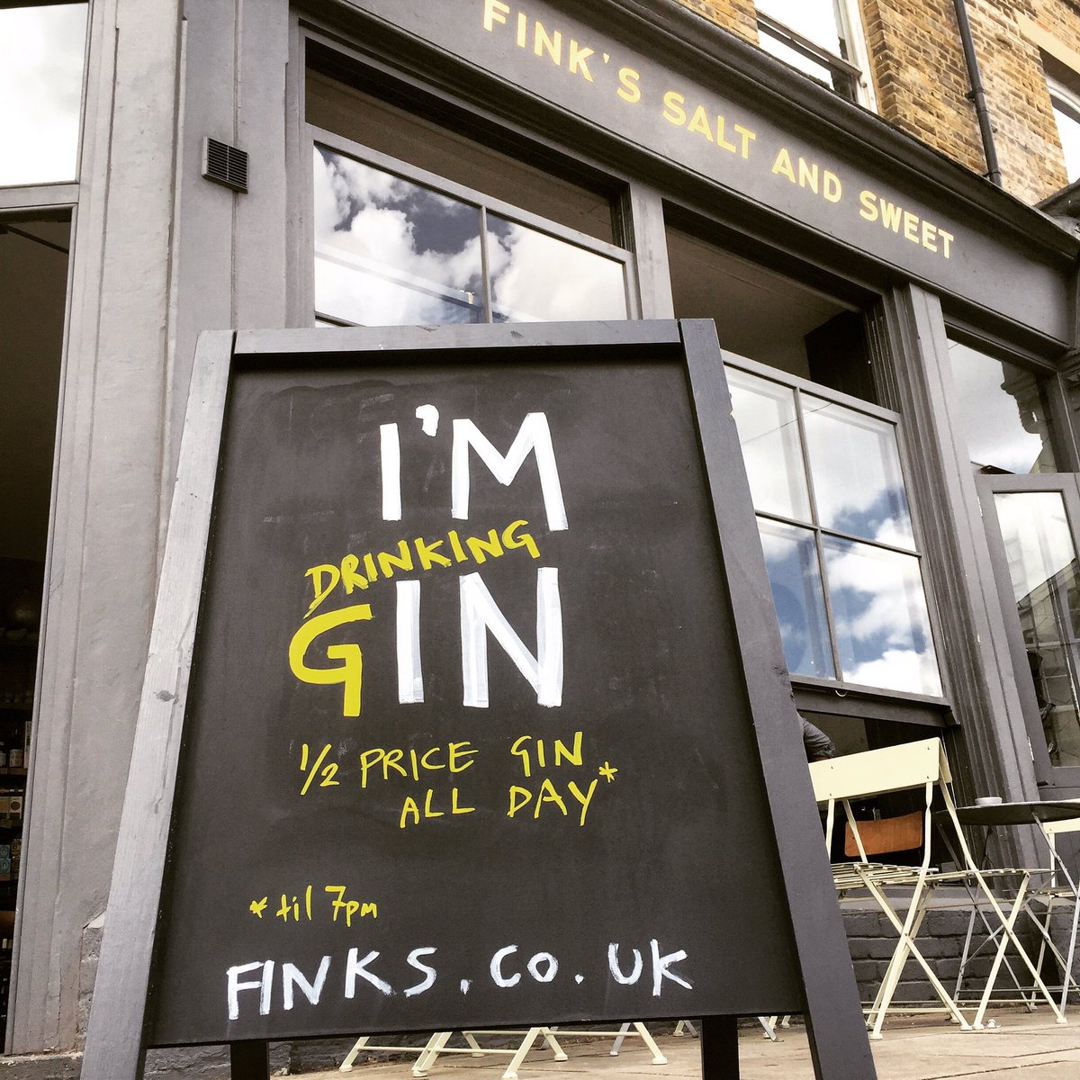 FinksLondon's tweet image. Drowning our sorrows in Gin. 🇪🇺