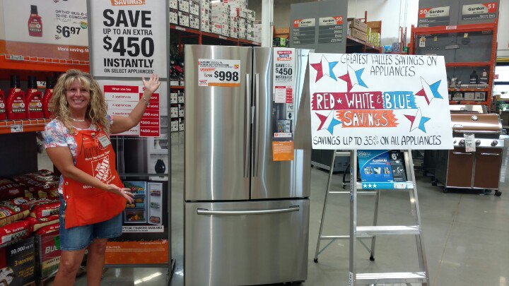 ashby3817's tweet photo. @TaraTuckerTHD Red,White,&amp; Blue Event @3628 Hickory! https://t.co/5NvR69h44Y