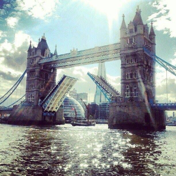 tullurisunny's tweet photo. The minute £ touches ₹75, I'm booking my ticket to #London for a long much needed vacation! 😜 #PoundCollapse #Brexit https://t.co/gNQPeHJwcg