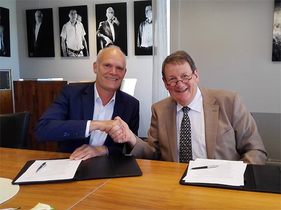 noordwestgroep's tweet image. Blije gezichten bij  de ondertekening van het contract onderhoud openbare ruimte Gemeente Steenwijkerland.