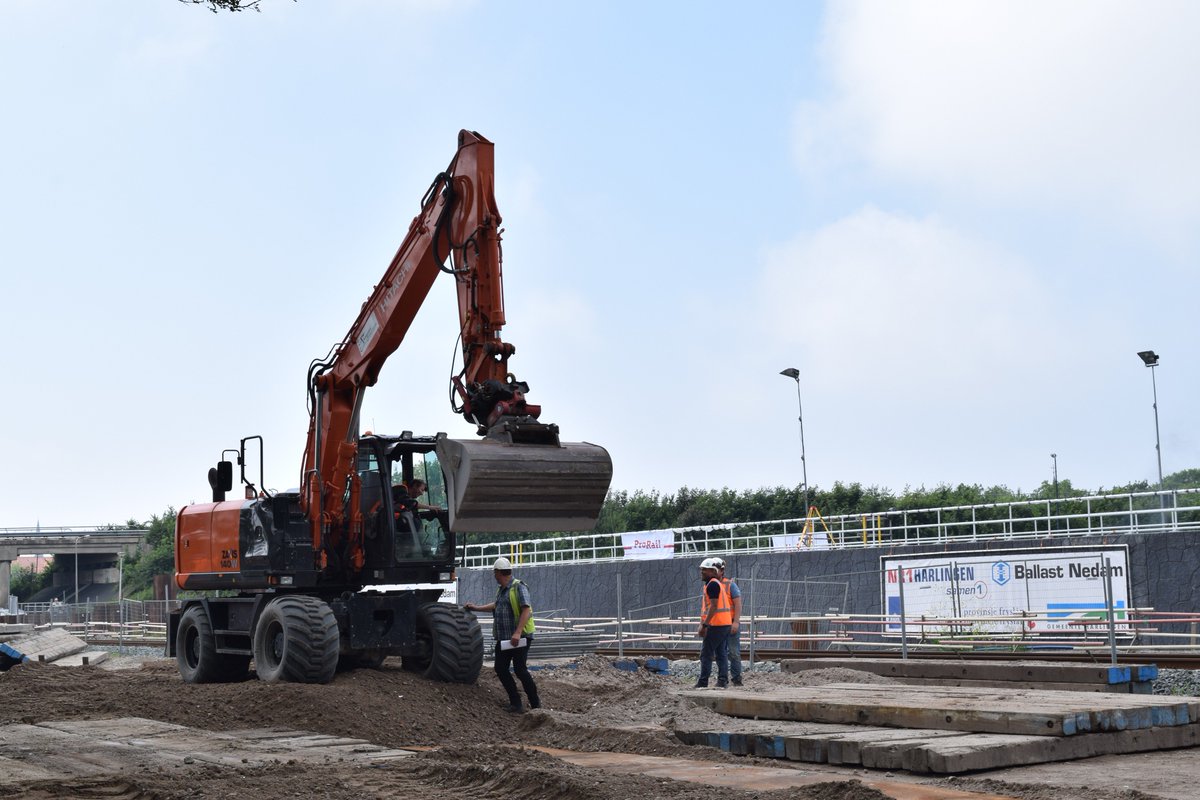 JupIkBenEr's tweet photo. Een aantal #monsters die komend weekend DE klus zullen gaan klaren @N31Harlingen #weekendwerkzaamheden #Harlingen https://t.co/t28407Ubhv