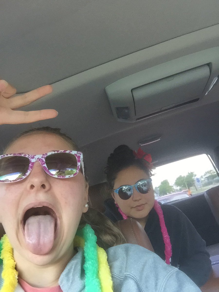 vacfambam's tweet photo. ALL WE DO IS GET HYPE!!!!!!!!!!!! #HAWAIIANOUT #WHATSAWILDTHING #VACATTACK https://t.co/BB0DqgPWgi