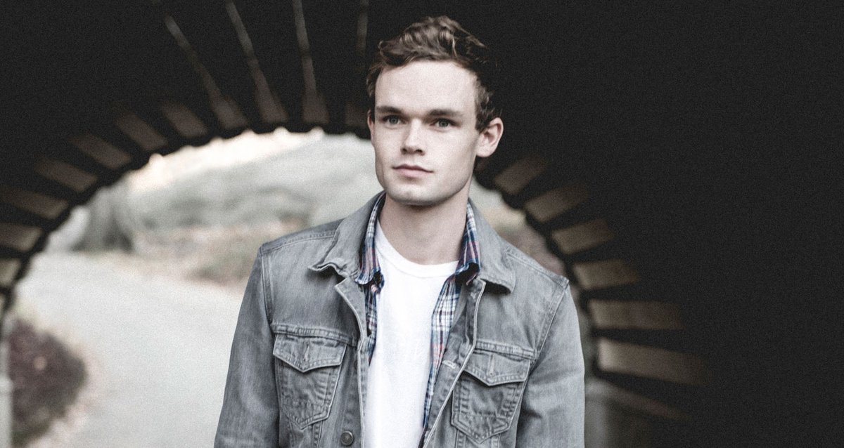JustJared's tweet photo. We have the #exclusive premiere of @JamesTWmusic's new video for "Different" - watch now! https://t.co/BxTIQy0Gbj https://t.co/xEcBpW0OXr