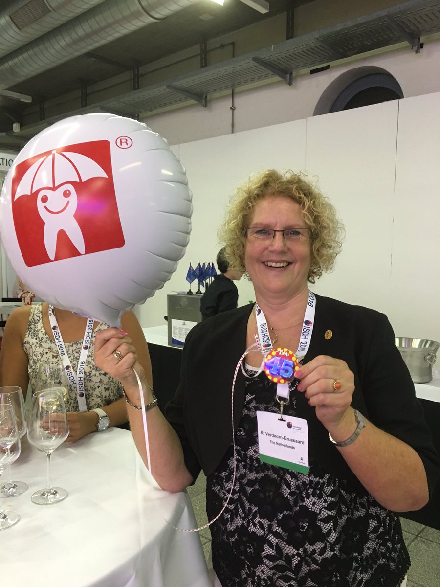 MondzorgHAN's tweet photo. Hoera onze collega Rika is vandaag al 45jaar mondhygienist #ISDH2016 https://t.co/Od2PBdMkuO
