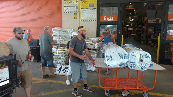 ashby3817's tweet photo. @TaraTuckerTHD  Pro Appreciation Event 3628 Hickory! Approximately 50 attended yesterday. https://t.co/nno783Aom7