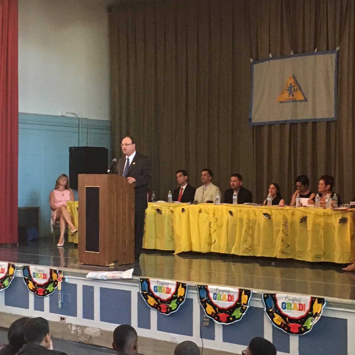BarryGrodenchik's tweet photo. Congratulations to the students of P.S. 178Q, 26Q, 33Q, 115Q, and Lifeline on graduating today! https://t.co/yK38KSQFIM