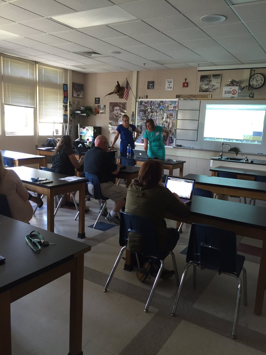BoyneTechConf's tweet photo. Blending the learning in our classroom with @stacey_edu and @jamiedewitt https://t.co/IRyQjmmRZl #boynetech https://t.co/DO1AX6bg8I