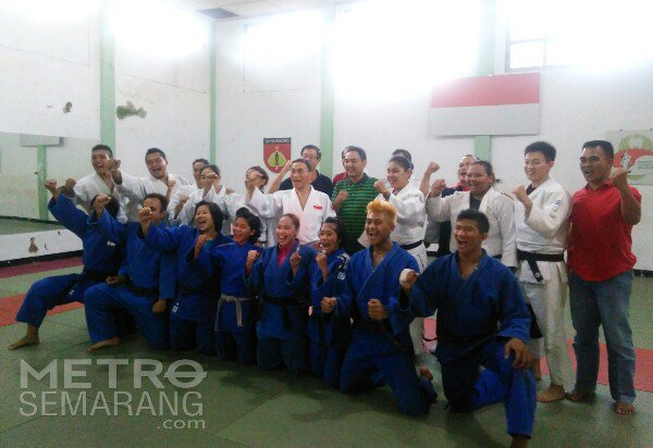 Indonesia_Pedia's tweet photo. Judo Jateng Optimistis Lampaui Target di PON 2016 https://t.co/eWGdurXthw https://t.co/L7UiU23mOB